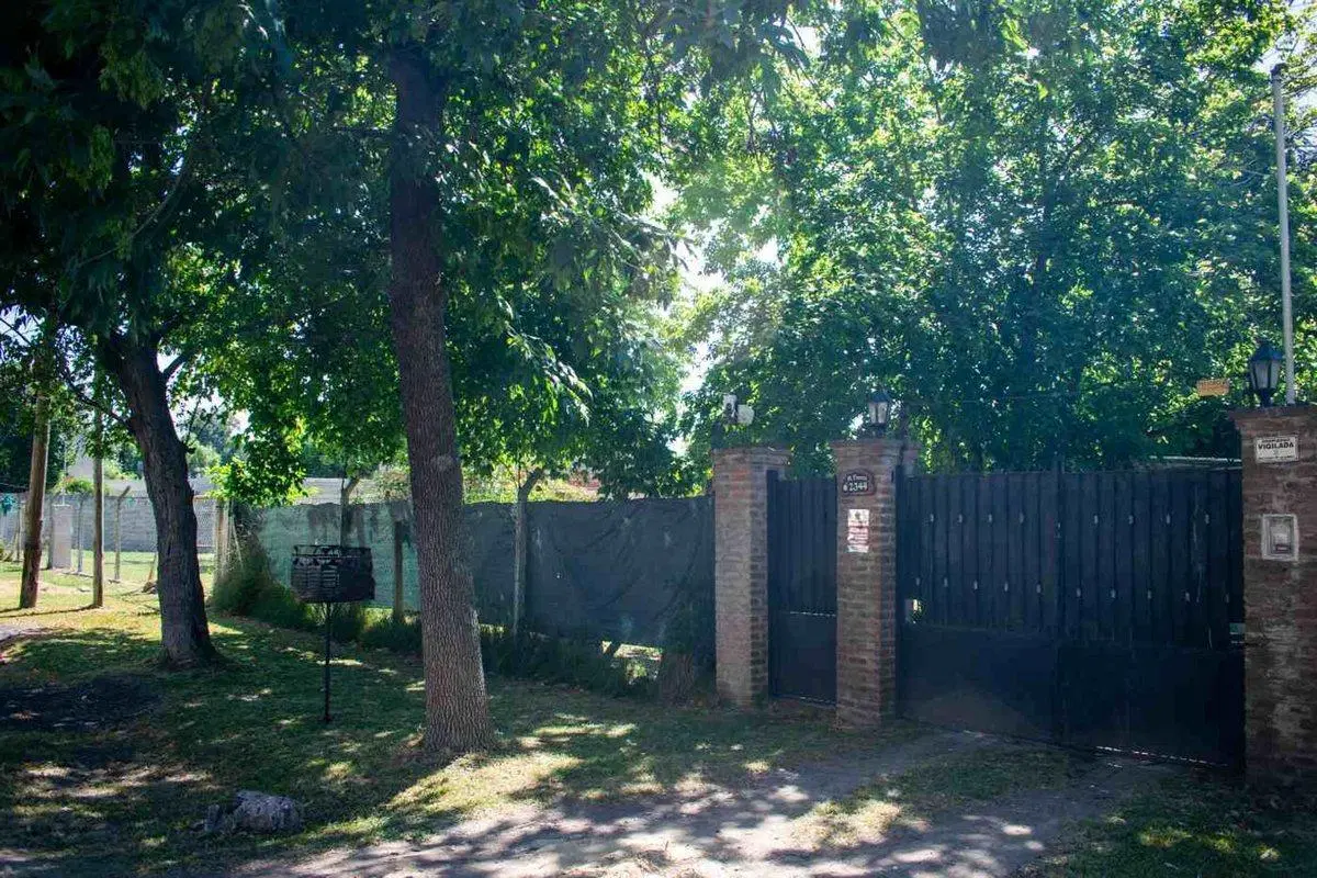 VENTA CASA LA REJA 5 AMB, ENORME PARQUE, EXCELENTE 4
