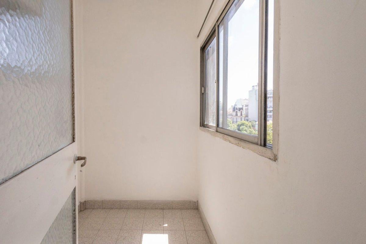 SEMIPISO DEPARTAMENTO 3 AMBIENTES C/ DEPENDENCIA