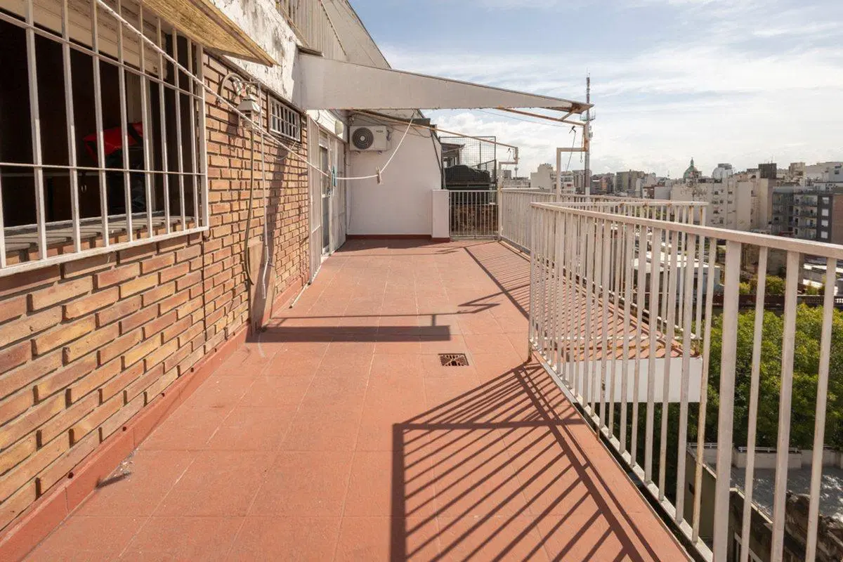 EXCELENTE DPTO DE 2 AMB CON BALCON ATERRAZADO! 3