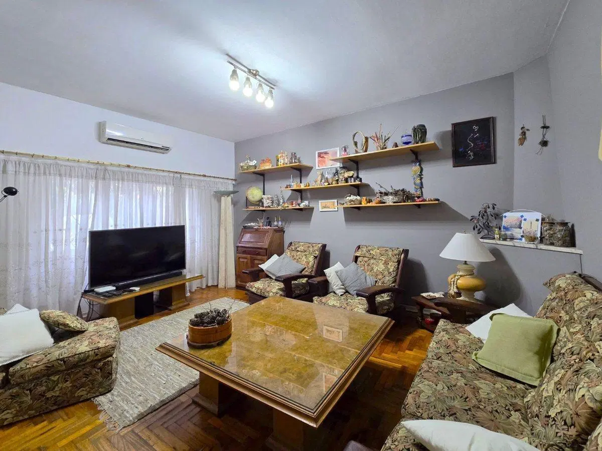 VENTA CASA DE 6 AMBIENTES CON PATIO Y 2 TERRAZAS 2