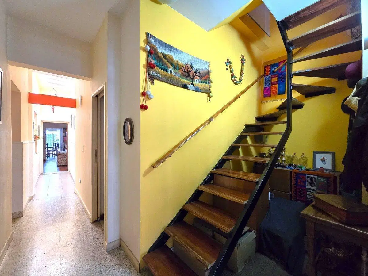 VENTA CASA DE 6 AMBIENTES CON PATIO Y 2 TERRAZAS 3