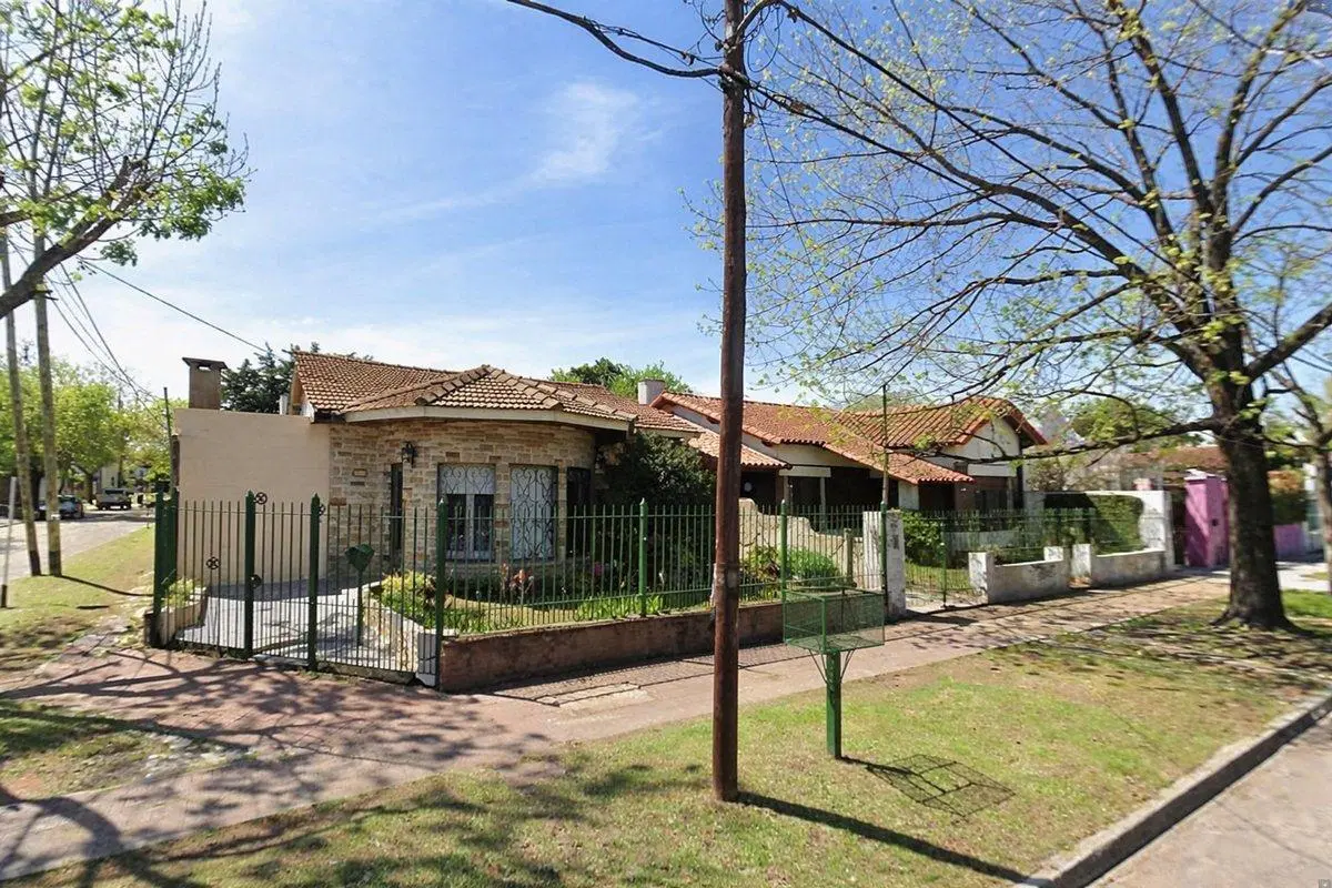 Casa en Burzaco 4 dorm, 2 cocinas y parrilla!!! 3