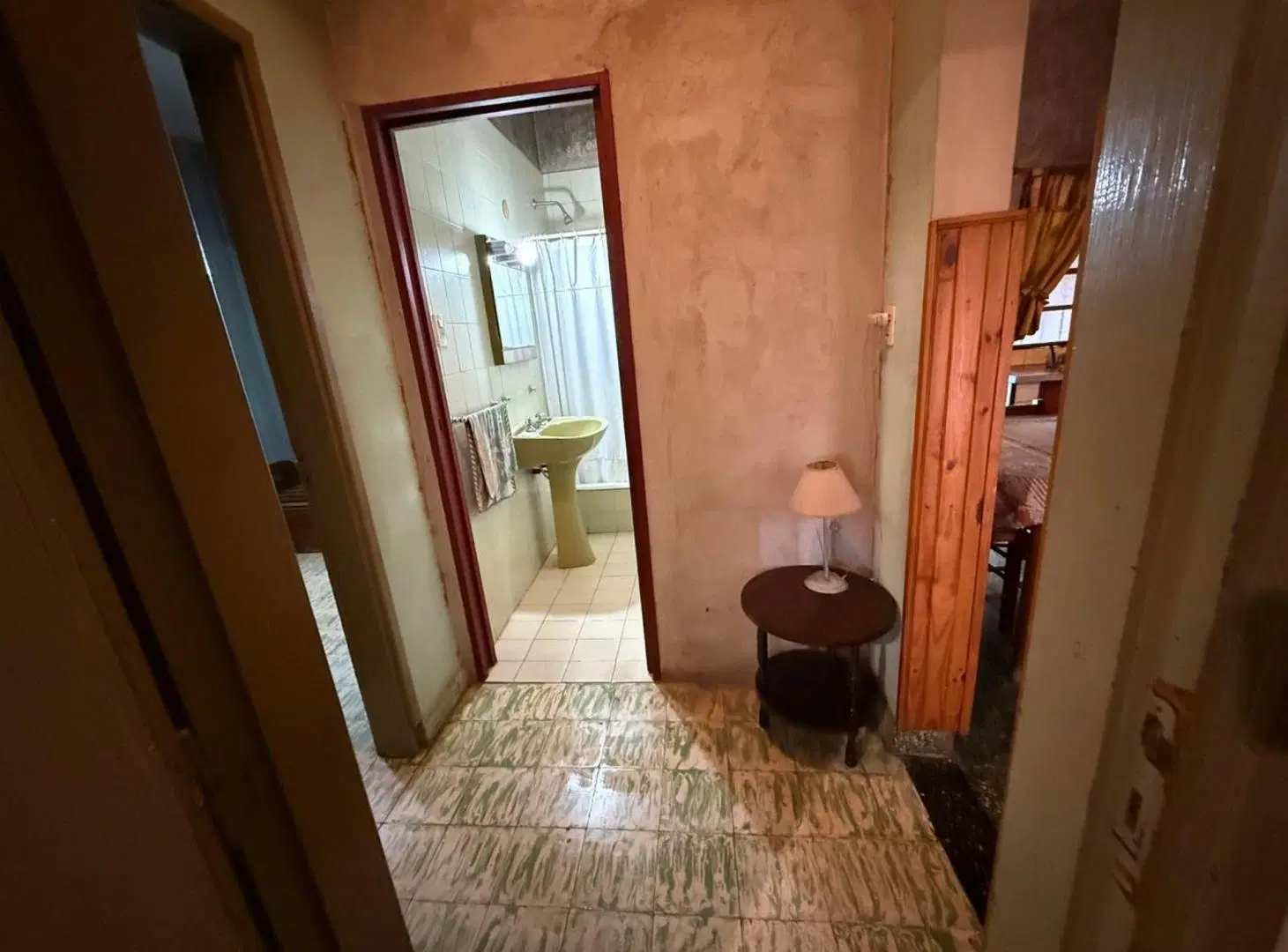 CASTELAR: VENTA CASA SOBRE LOTE PROPIO 5