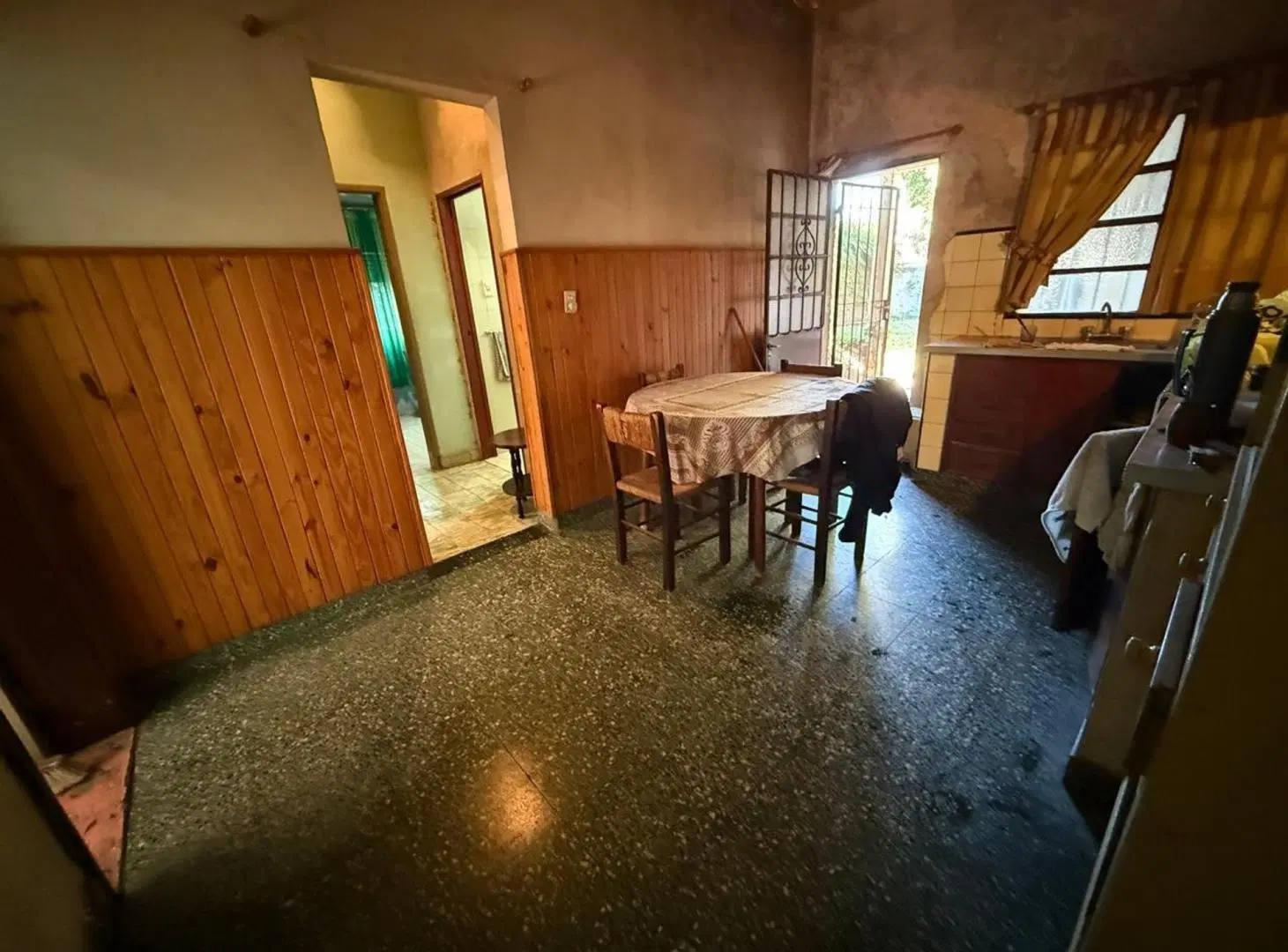 CASTELAR: VENTA CASA SOBRE LOTE PROPIO 8