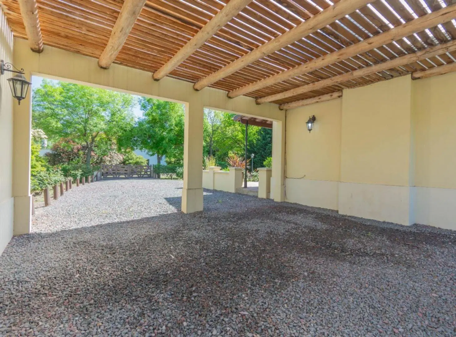 CASA 5 AMBIENTES C/PILETA/QUINCHO/EXCELENTE ESTADO 5