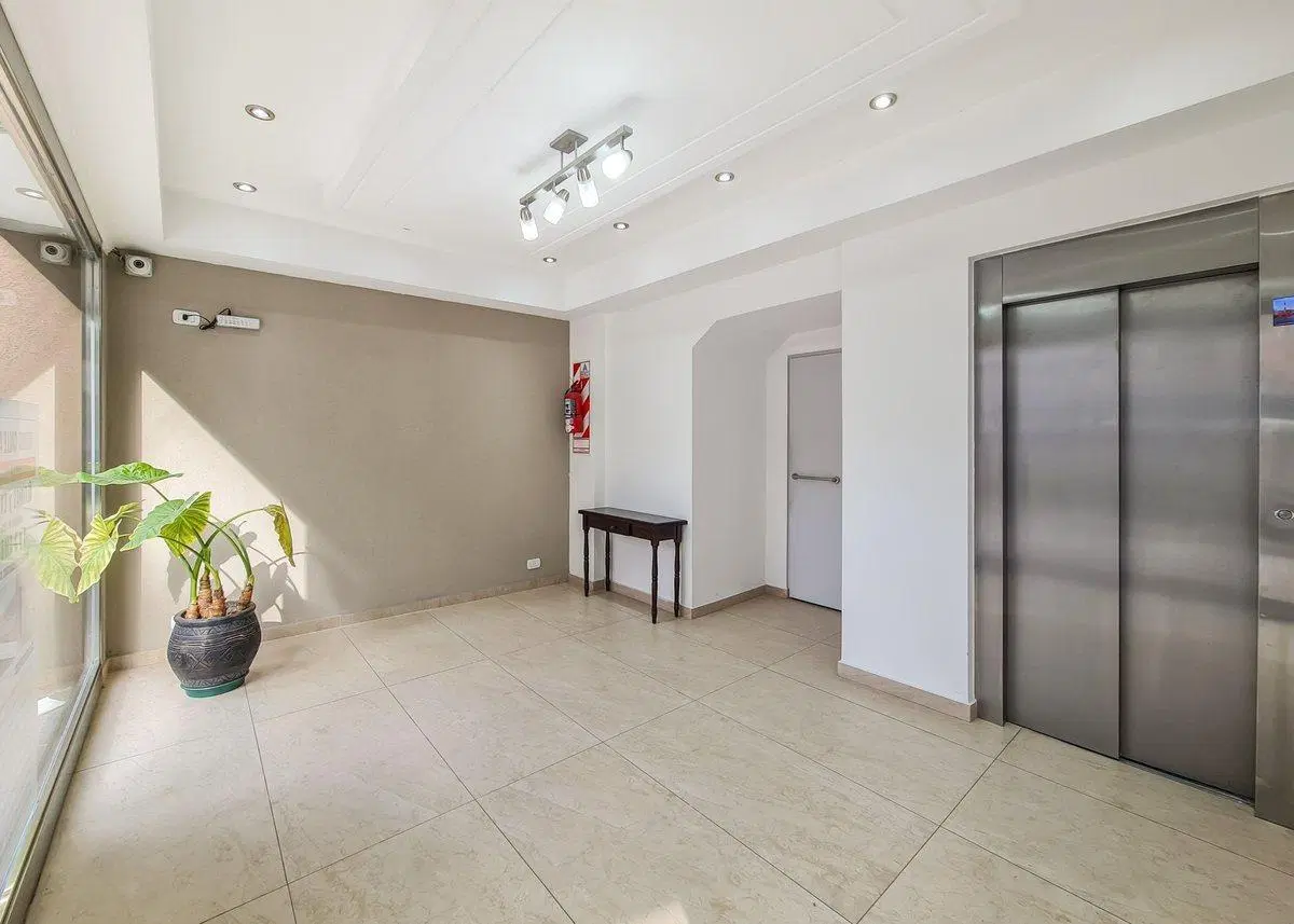 2/3AMBIENTES CON TERRAZA EXCLUSIVA-ACEPTA PERMUTA! 8