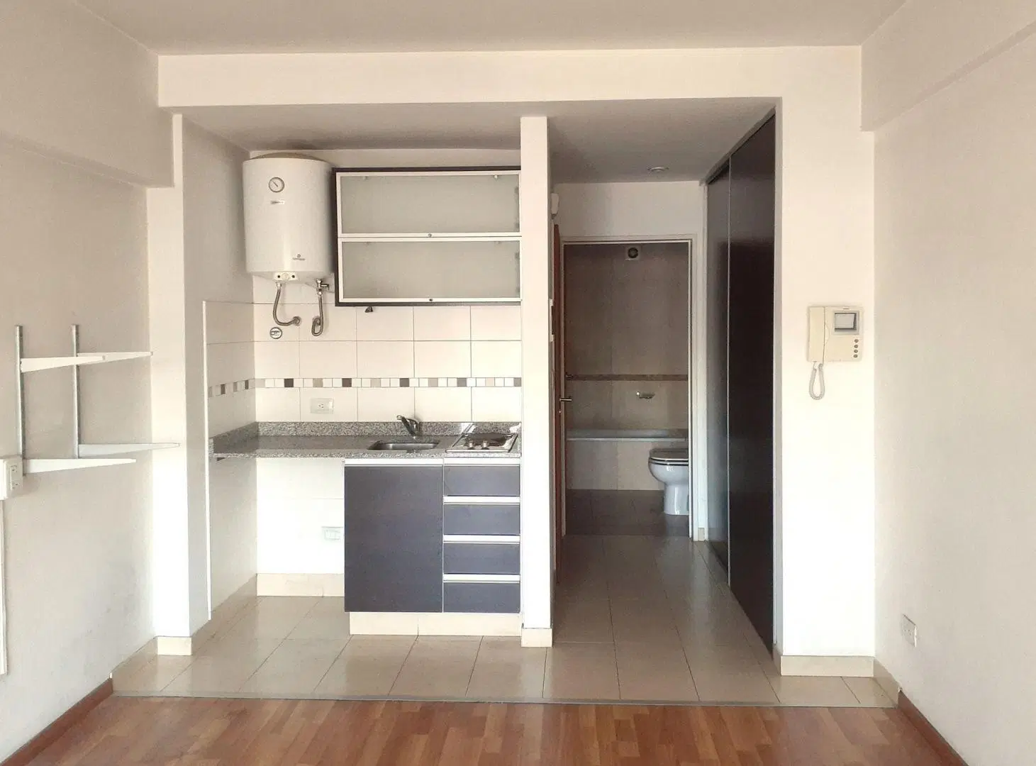 VENTA MONOAMBIENTE BALCÓN COCHERAS  BUENA RENTA!! 2