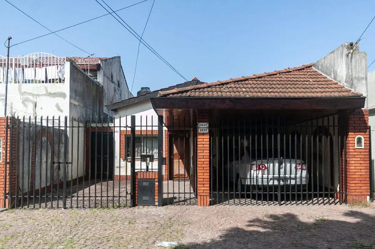 VENTA CASA 4 AMB CON PILETA Y GARAGE 2
