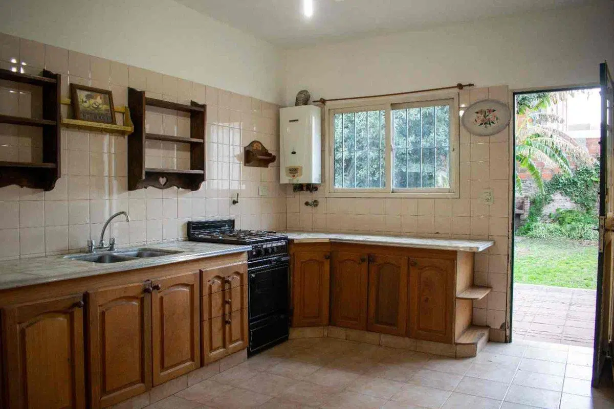 VENTA CASA 4 AMB, JARDIN, COCH EN HAEDO, HERMOSA!! 3
