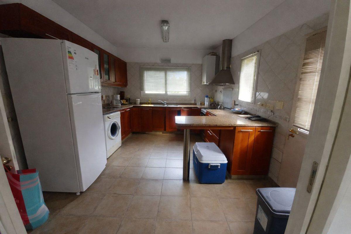 Foto de CASA EN VENTA , B ° LUJAN DEL SOL, CON PILETA, imagen 2