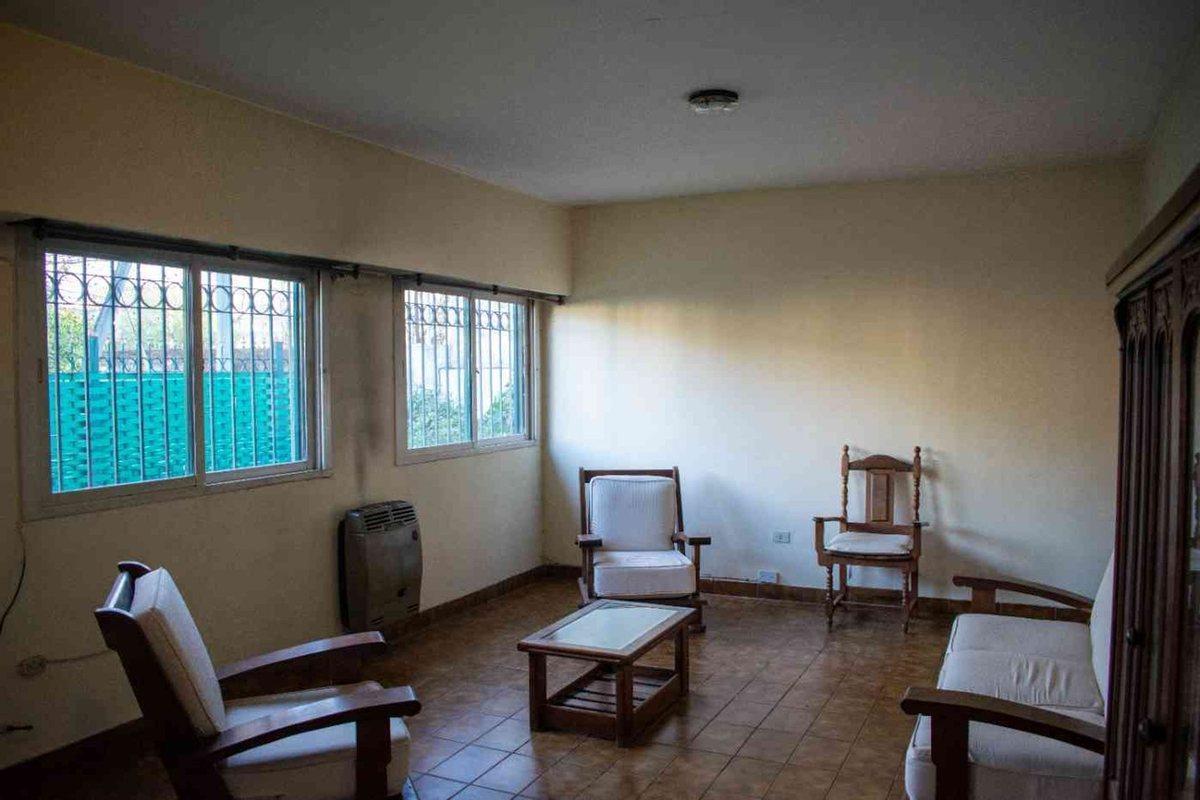 Foto de VENTA CASA 4 AMB, JARDIN, COCH EN HAEDO, HERMOSA!!, imagen 1