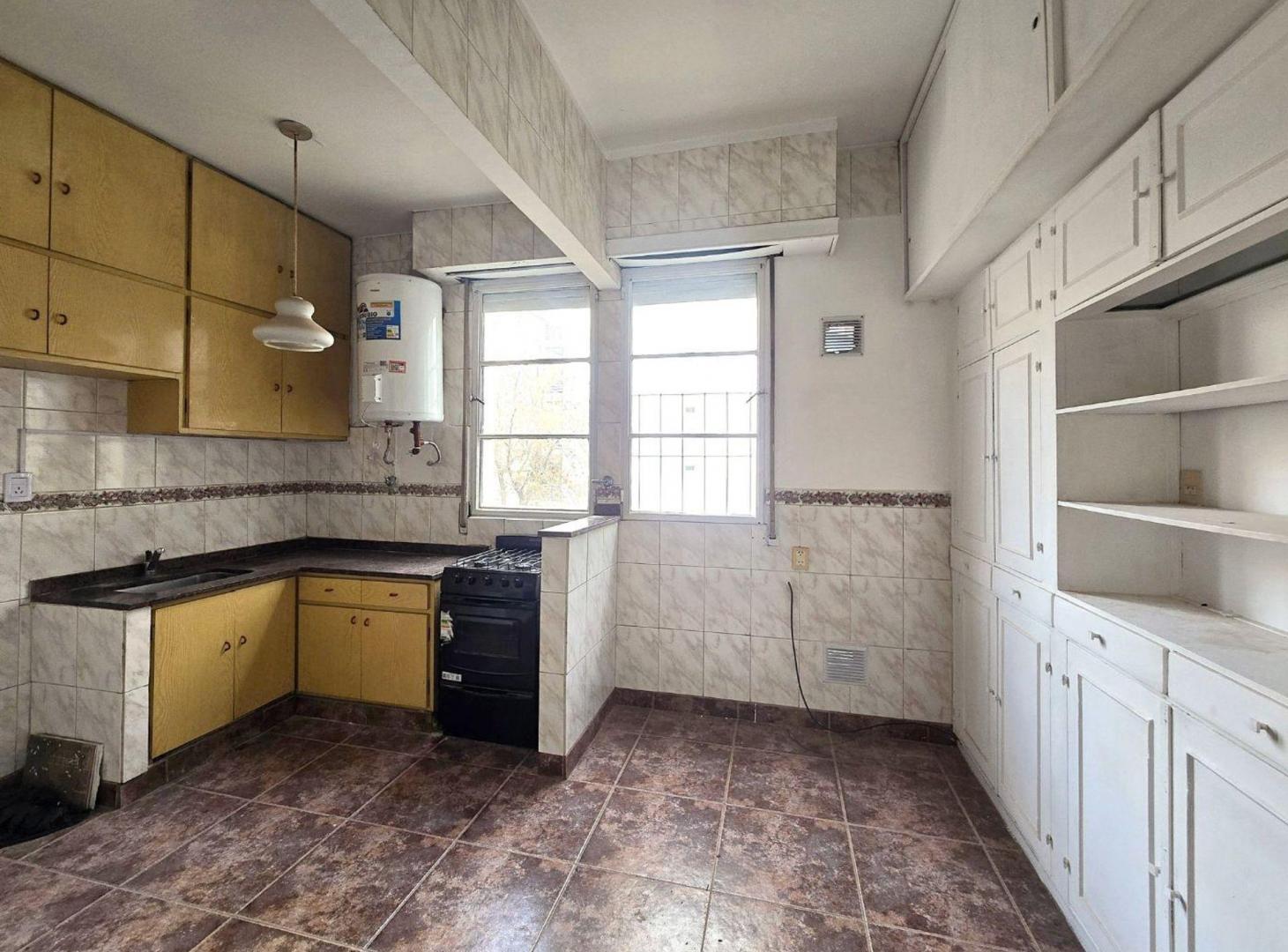 Foto de VENTA TRES AMBIENTES DIVIDIDO EN ALMAGRO, imagen 3