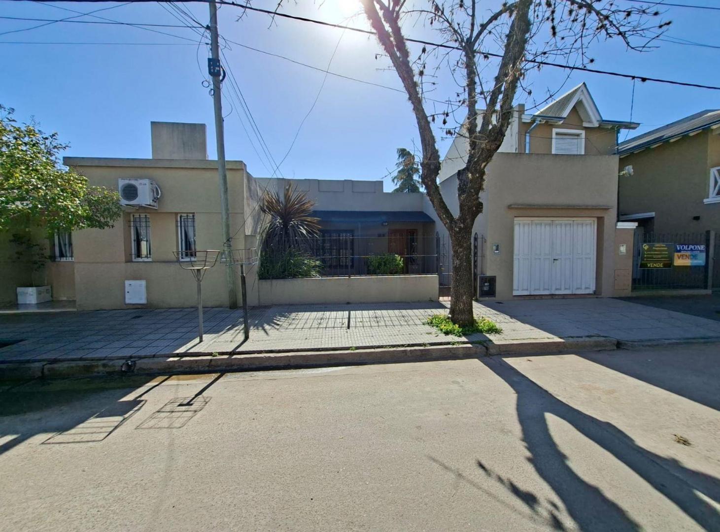 Foto de VENTA CASA CENTRICA 3 AMBIENTES CON PATIO Y GARAJE, imagen 2