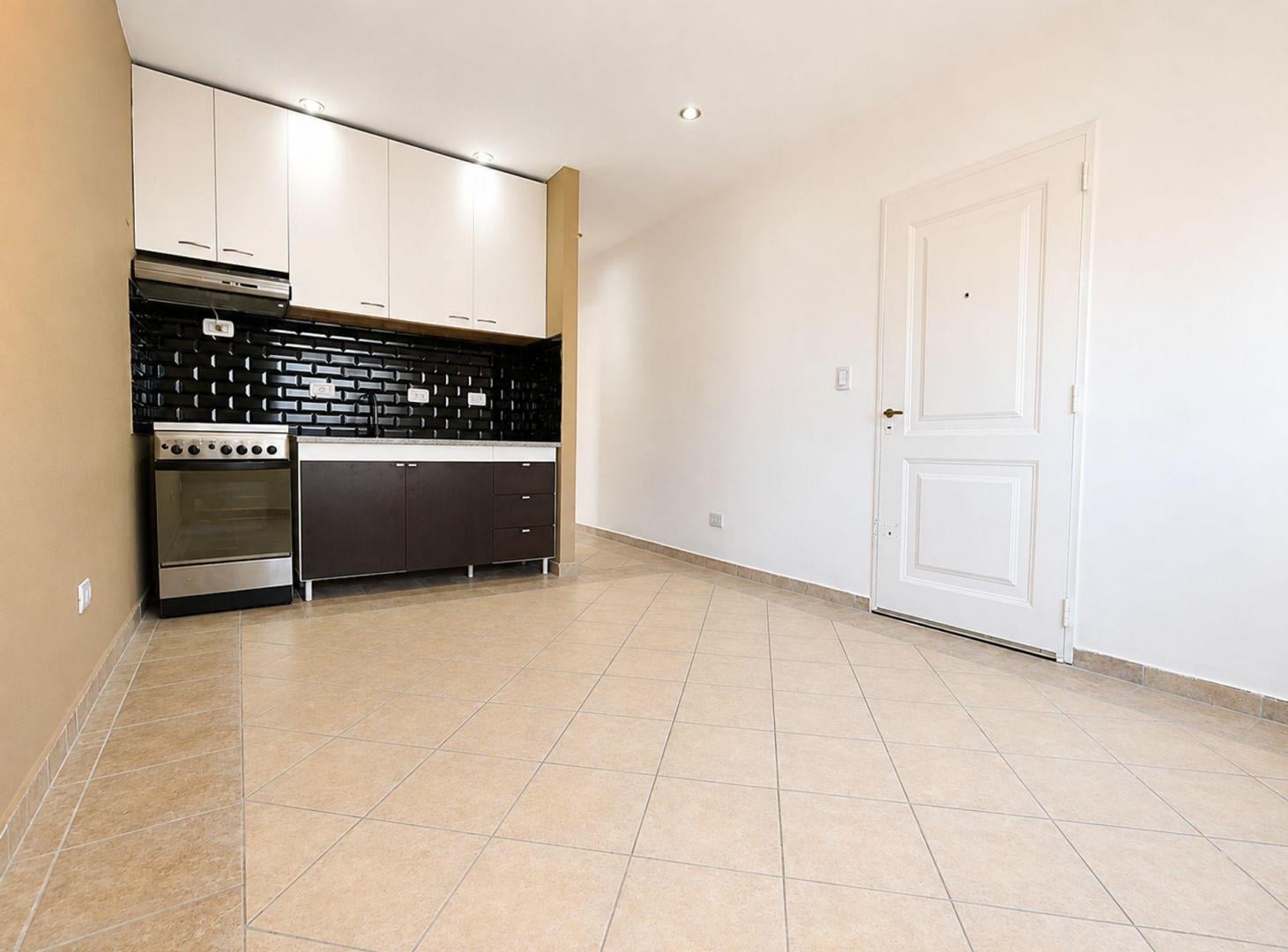Foto de Venta Depto 2 amb c/balcón–Acepta vehículo (h/50%), imagen 1