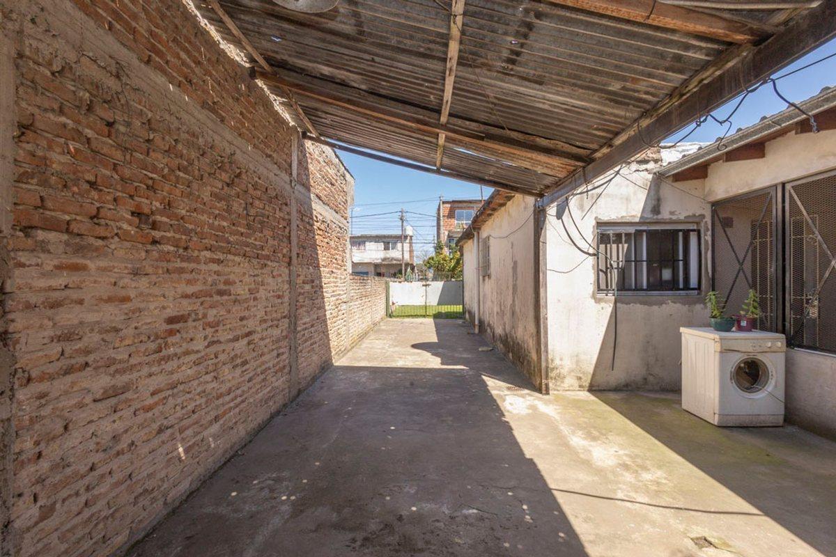 Foto de CASA 3 AMBIENTES BERAZATEGUI GRAN TERRENO, imagen 5