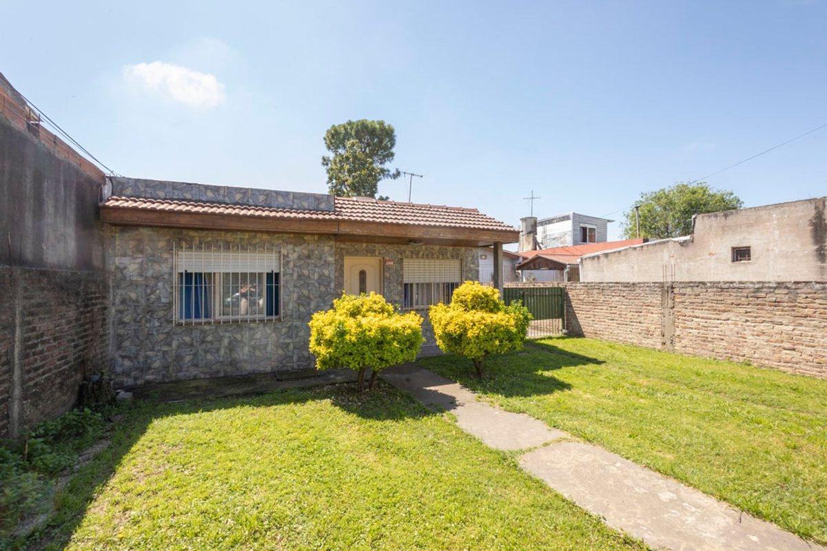 Foto de CASA 3 AMBIENTES BERAZATEGUI GRAN TERRENO, imagen 3