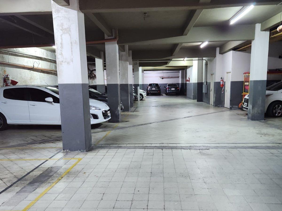 Foto de COCHERA EN VENTA- MONTEVIDEO Y BME. MITRE, imagen 1