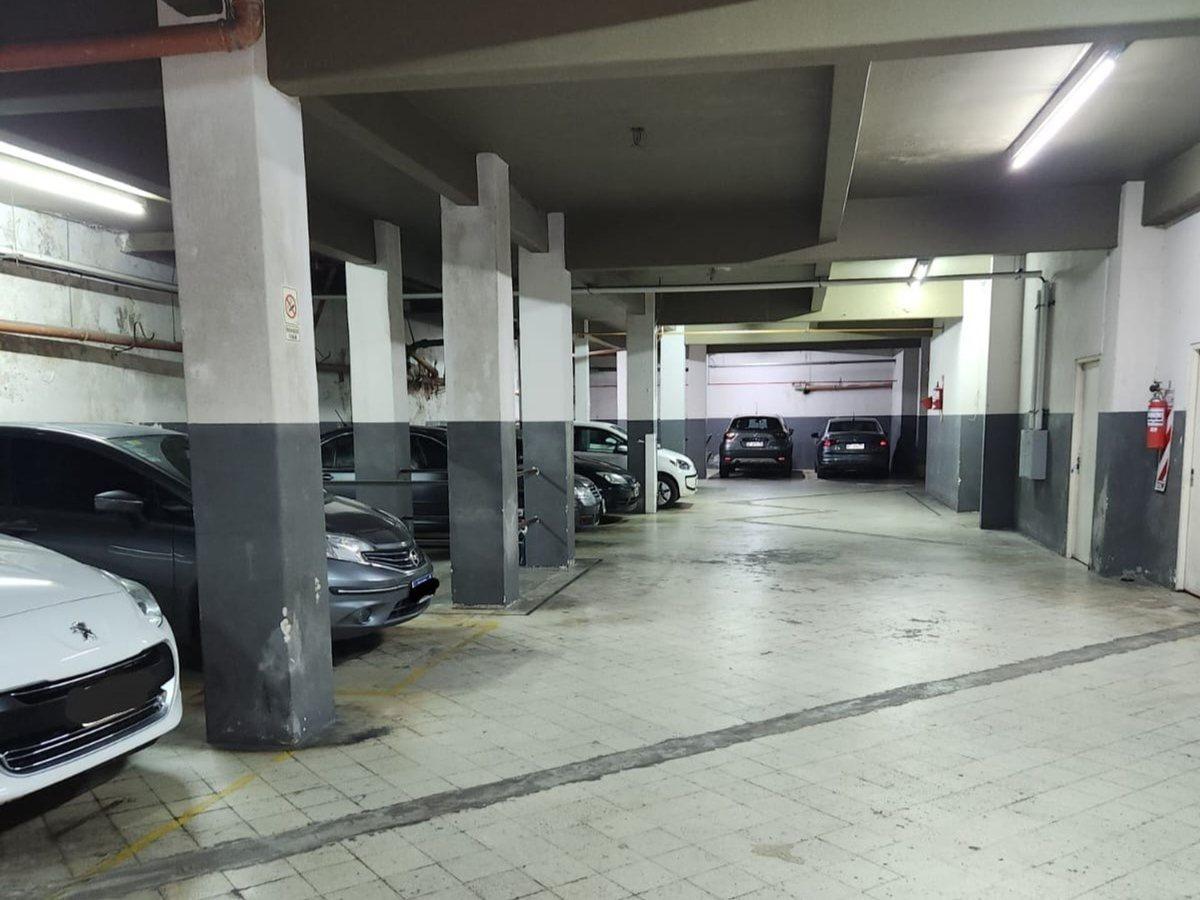 Foto de COCHERA EN VENTA- MONTEVIDEO Y BME. MITRE, imagen 3