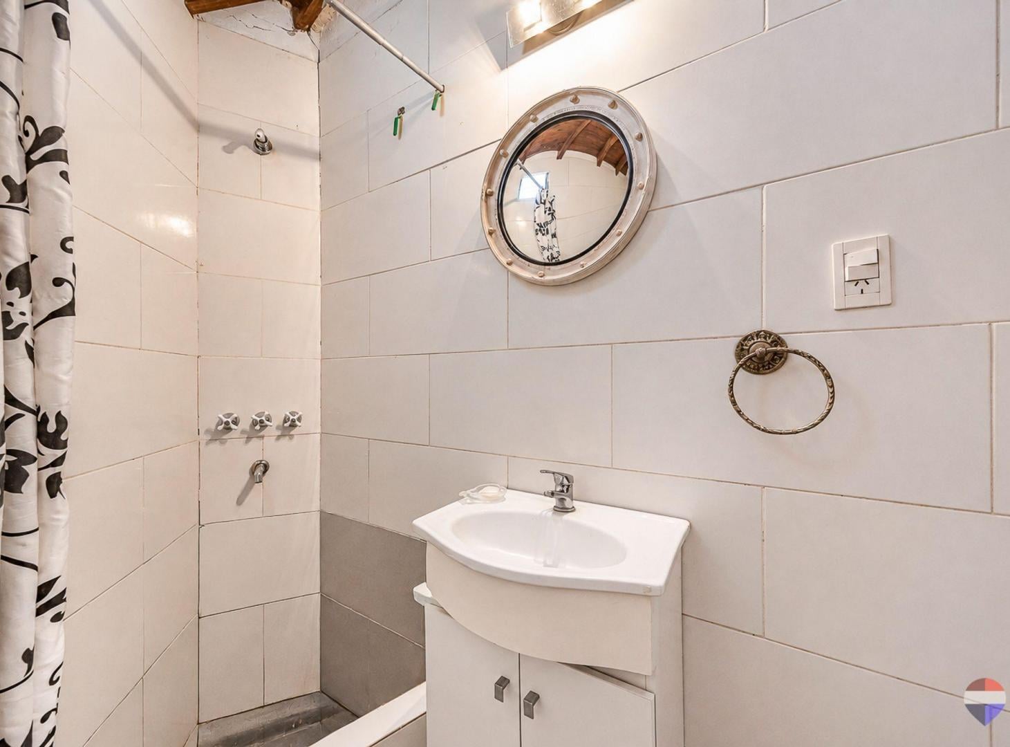 Foto de CASA EN VENTA 3 AMBIENTES EN INGENIERO MASCHWITZ, imagen 2