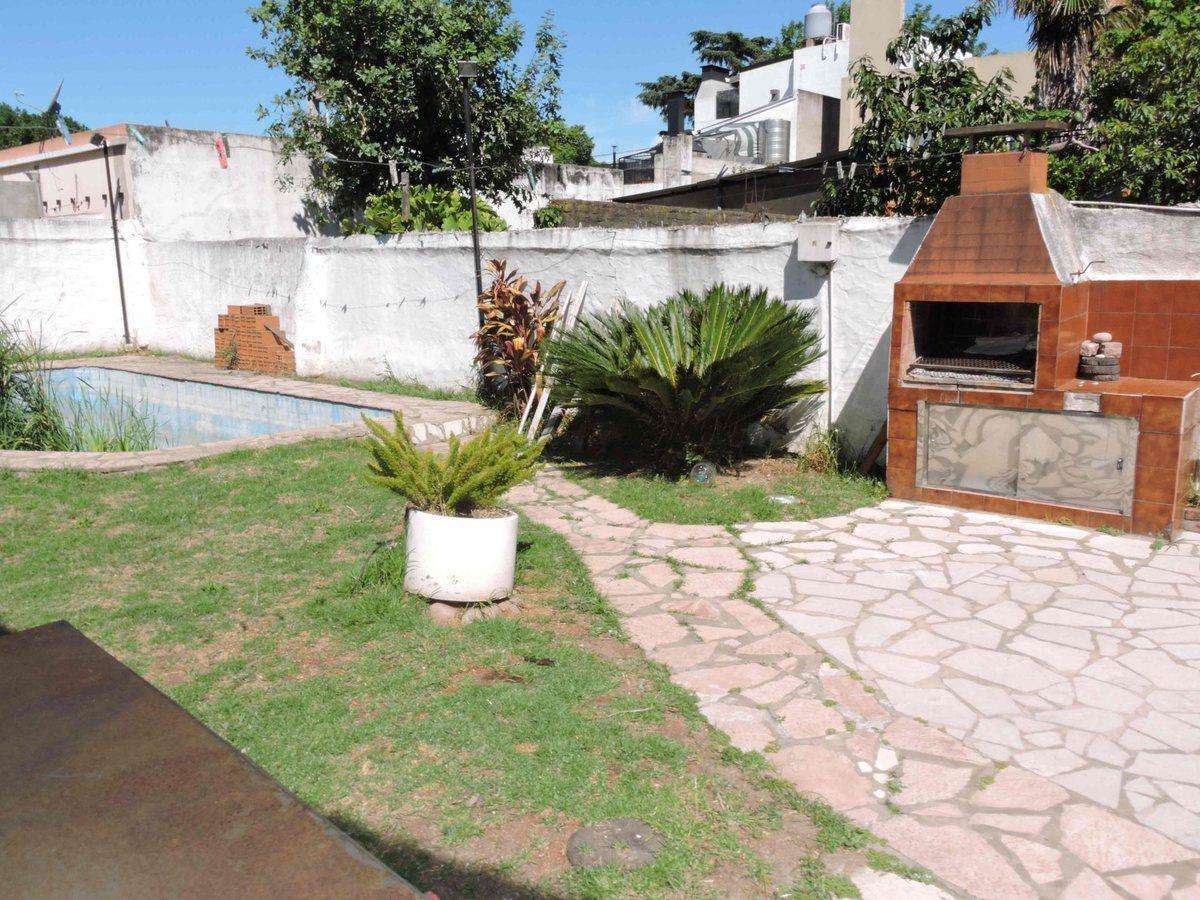 Foto de VENTA CASA 4 AMB CON PILETA Y GARAGE, imagen 4
