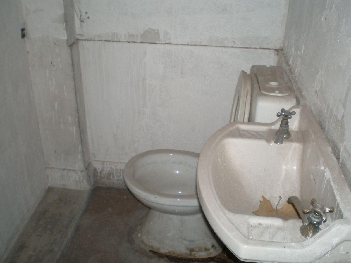 Foto de Local Con Baño En Excelente Ubicacion !, imagen 4