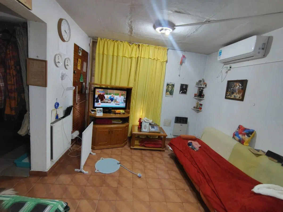 Amplio Departamento 3 ambientes con gas natural ! 2