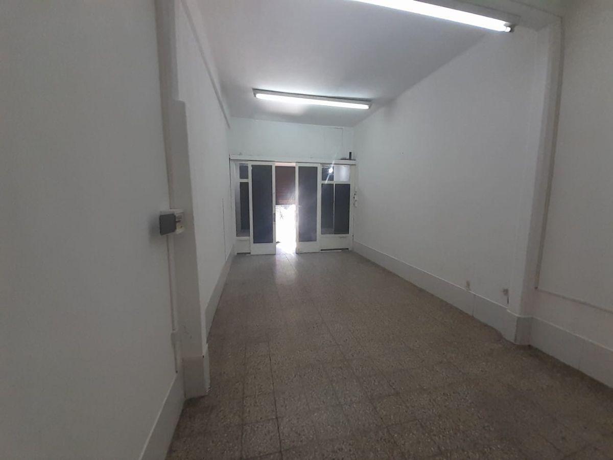 Foto de Amplio local con baño y vidriera doble!, imagen 4