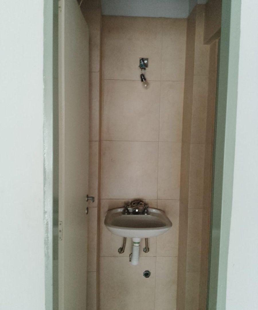 Foto de Amplio local con baño en excelente ubicacion !, imagen 5