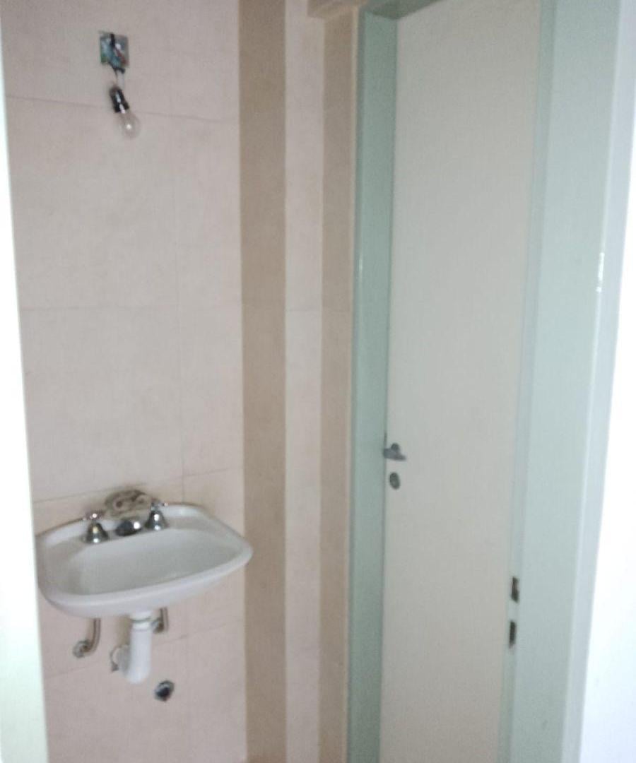 Foto de Amplio local con baño en excelente ubicacion !, imagen 4
