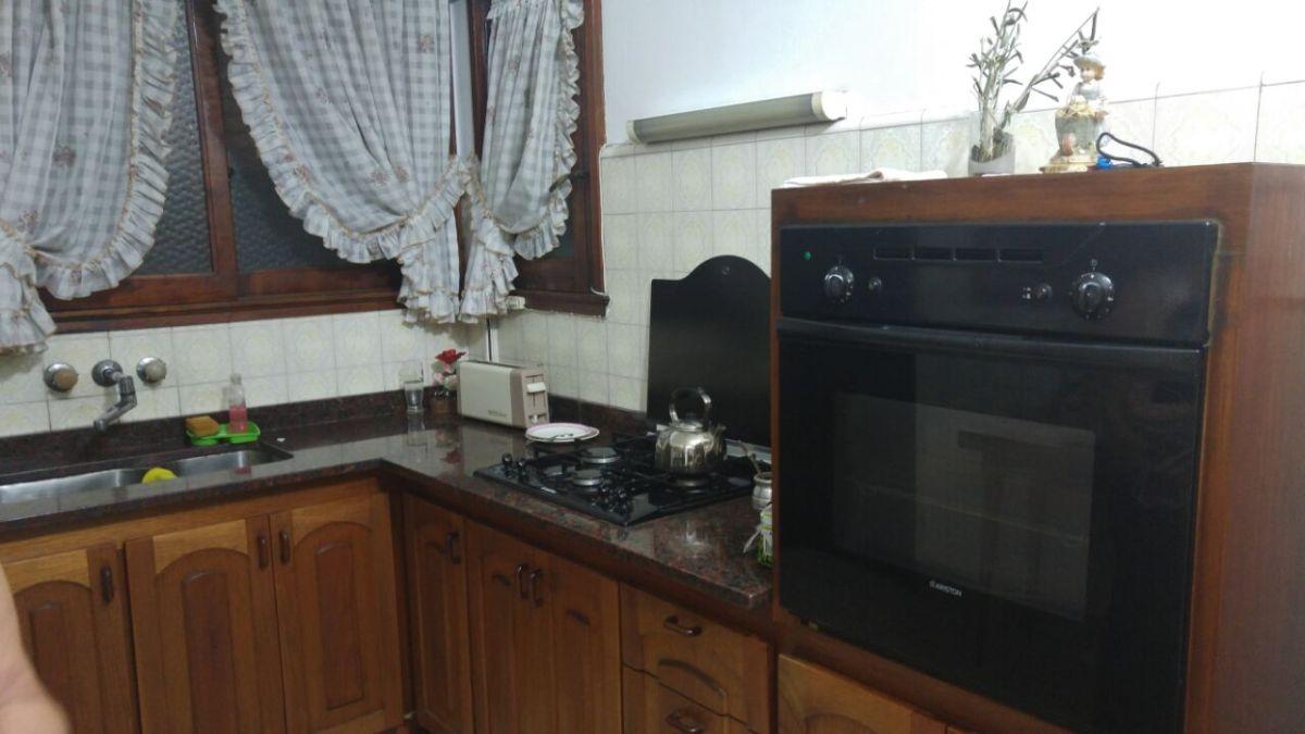 Foto de Amplia casa 4 ambinetes con patio balcon y cochera!, imagen 2