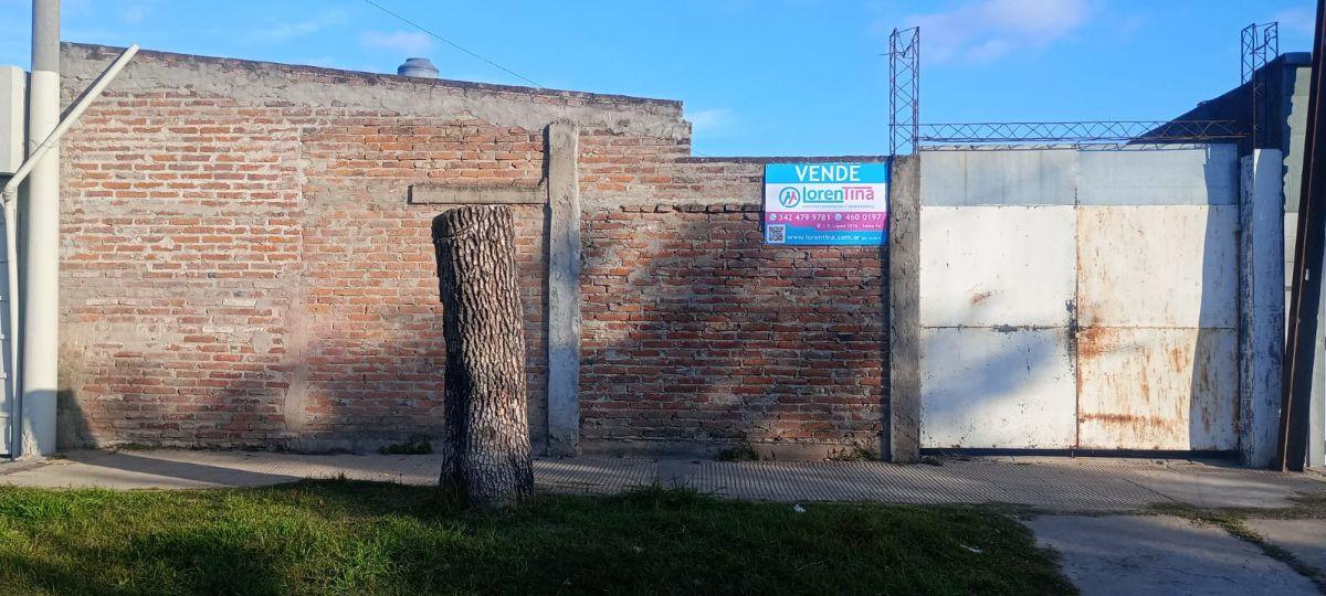 Terreno con cocheras.