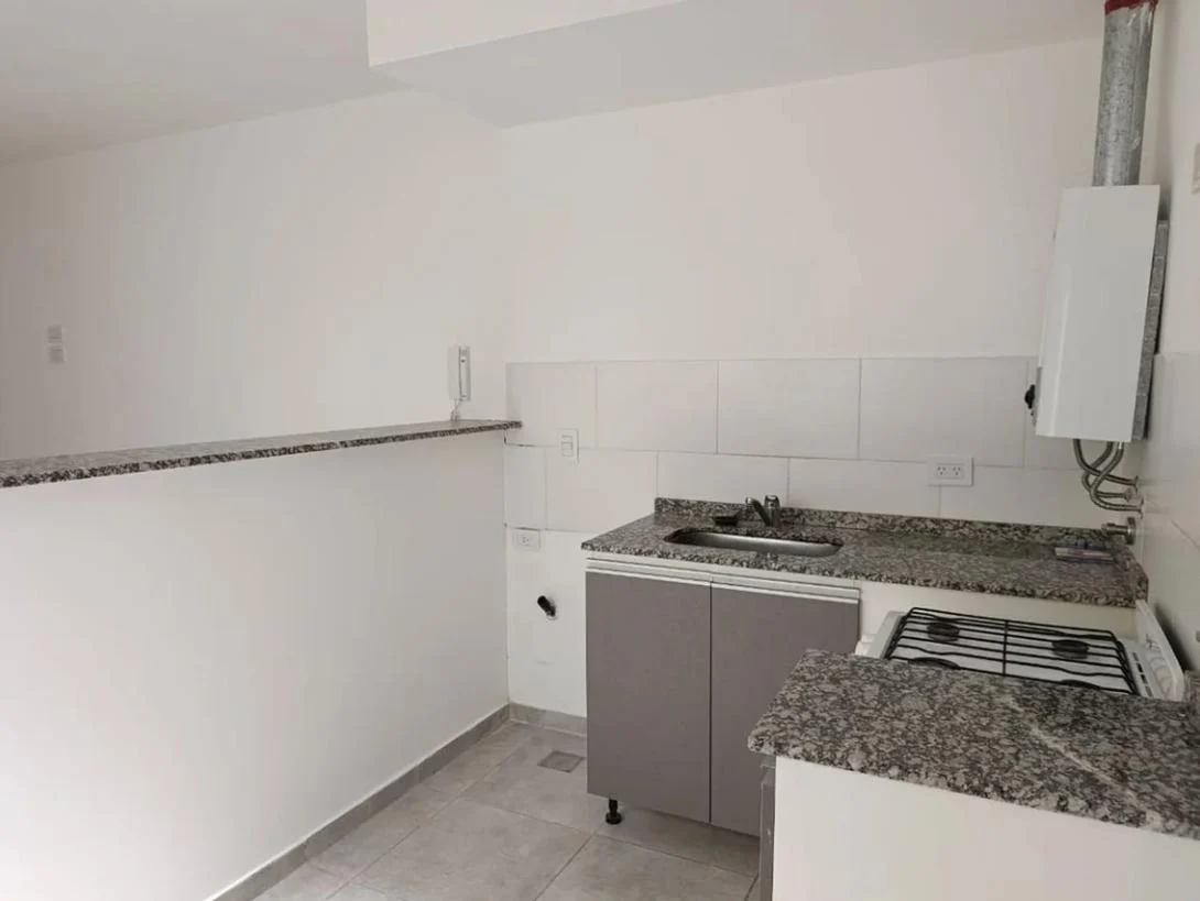 Foto de Departamento 1 dormitorio con balcon en venta en B ° General Paz, imagen 2