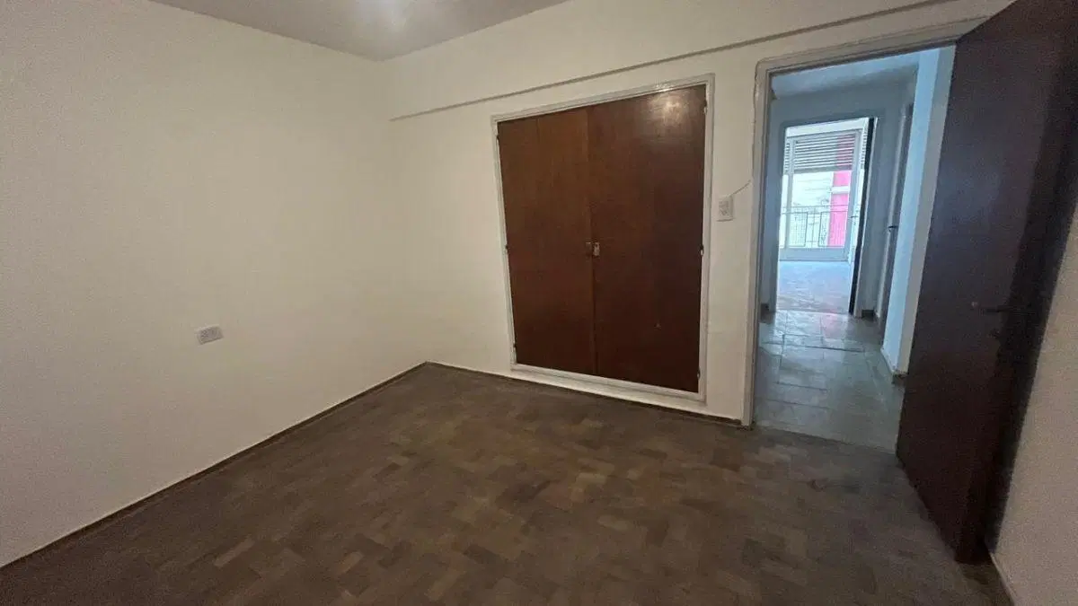 SEMI PISO EN ALQUILER, calle San Jerónimo 537, primer piso frente 110MTS. 3