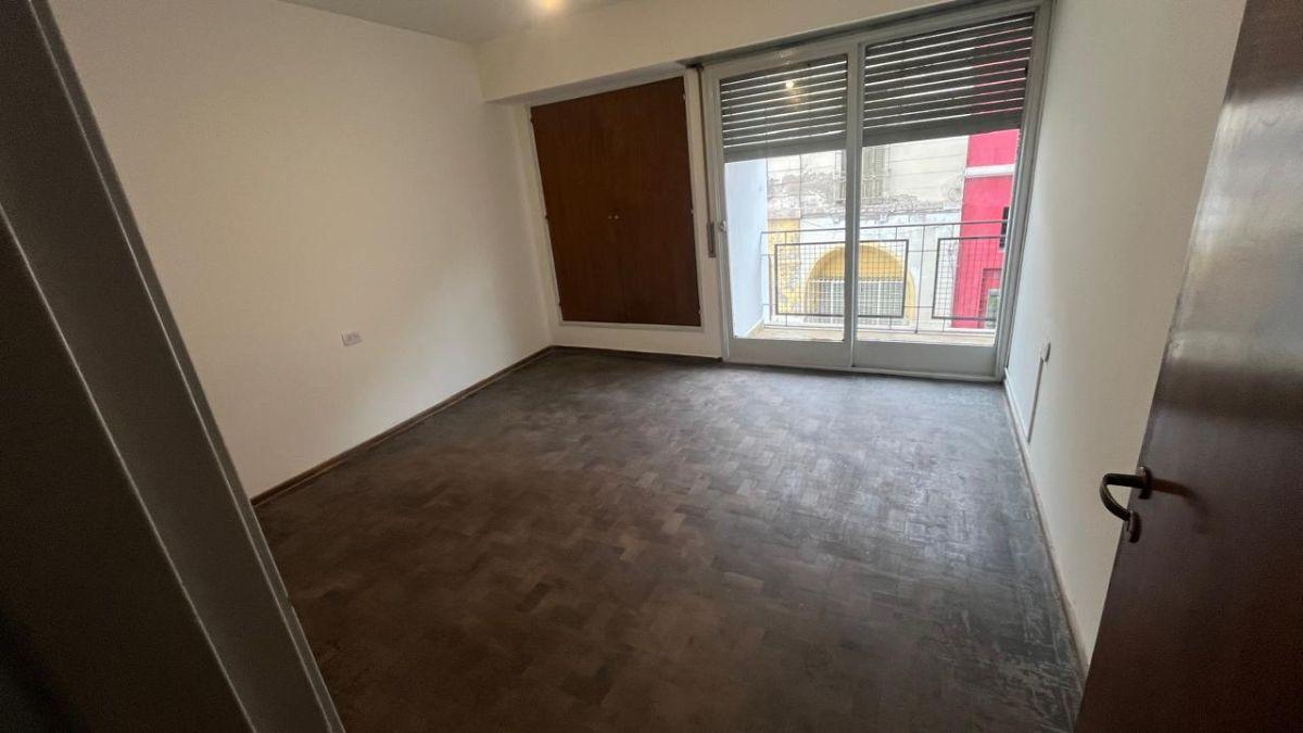 SEMI PISO EN ALQUILER, calle San Jerónimo 537, primer piso frente 110MTS.