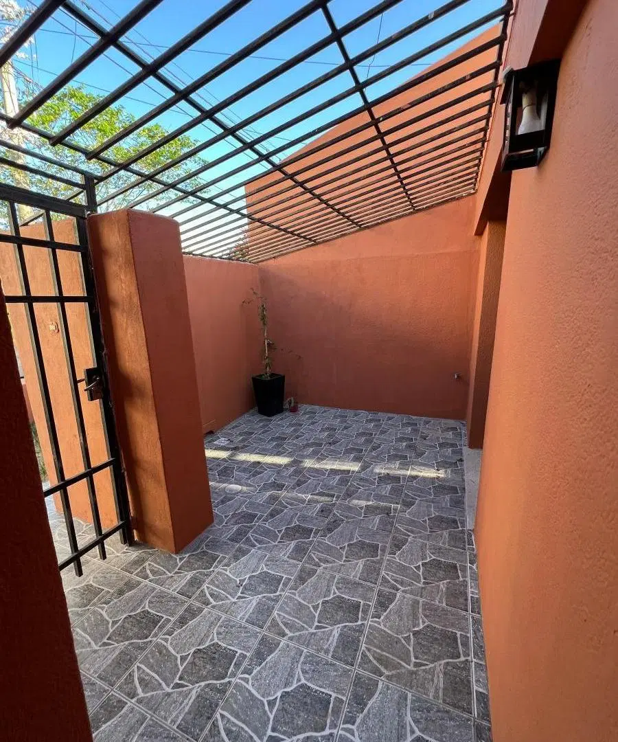 ALQUILER - Lomas De S Martín - Pablo Barrelier 2845- Hermosa casa - 3 Dor. con cochera HErm 2