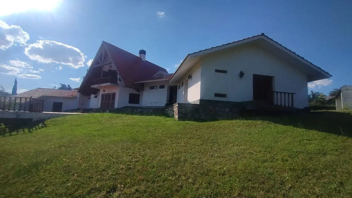 CHALET EN VENTA EN LA FALDA 2
