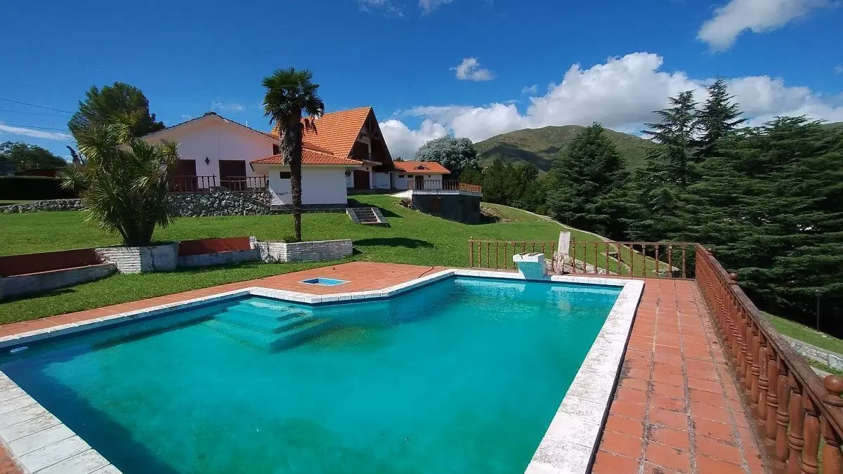 CHALET EN VENTA EN LA FALDA 3