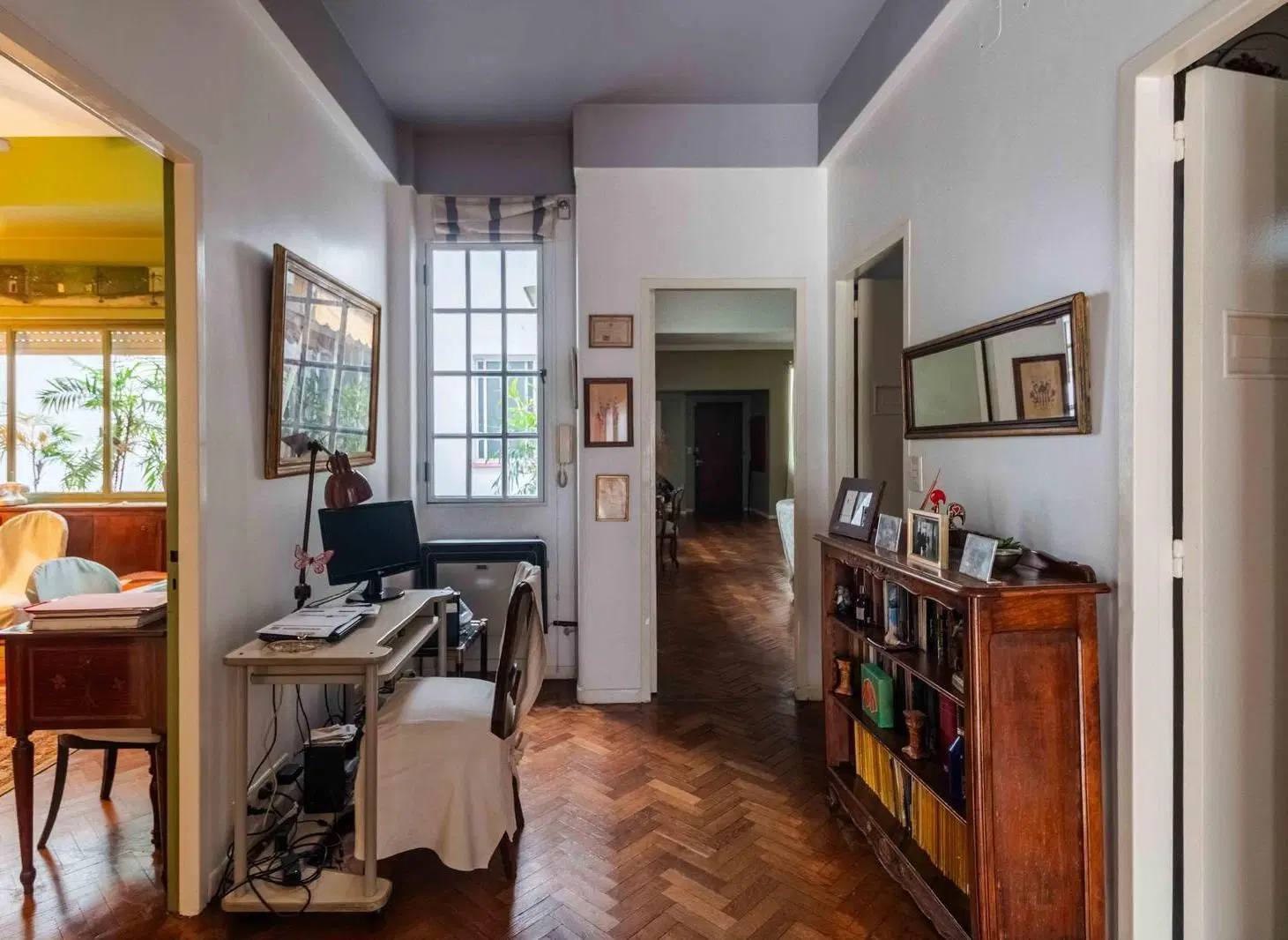 VENTA de departamento de 5 ambientes con dependencia en Recoleta. Cochera opcional! 4