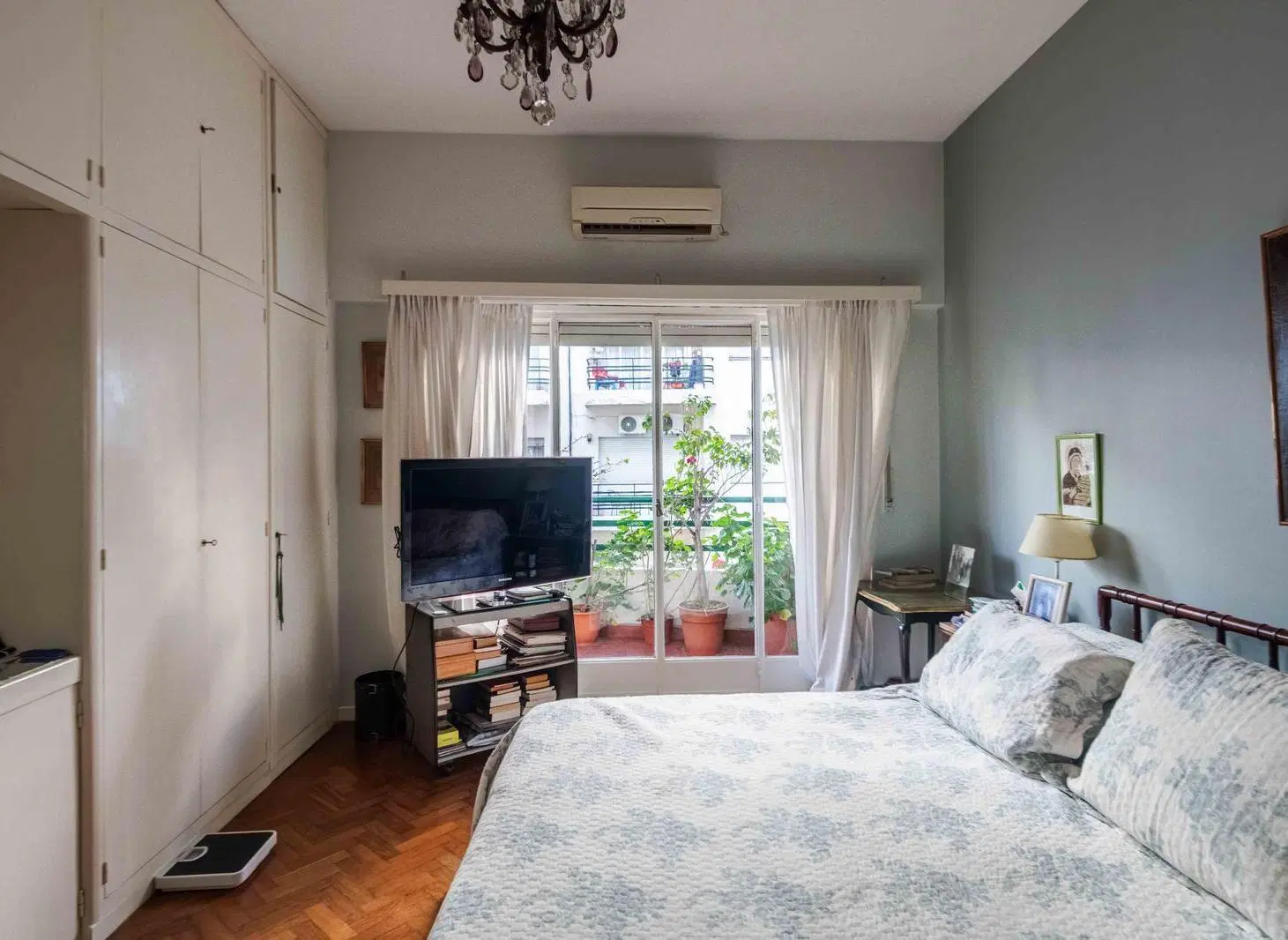 VENTA de departamento de 5 ambientes con dependencia en Recoleta. Cochera opcional! 5