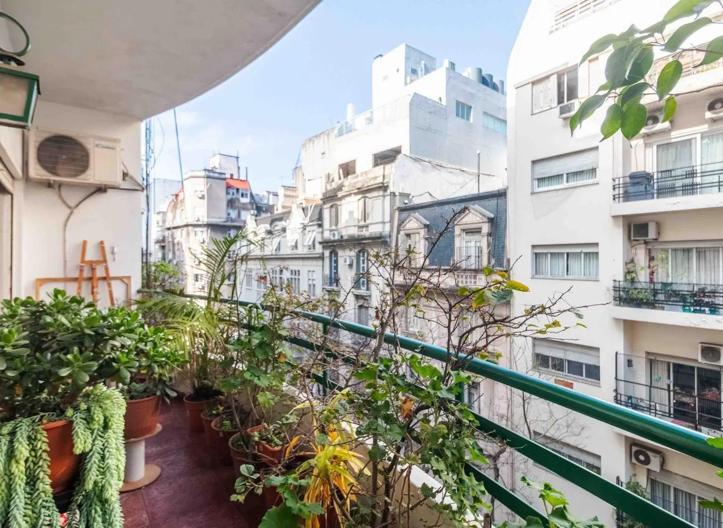 VENTA de departamento de 5 ambientes con dependencia en Recoleta. Cochera opcional! 1