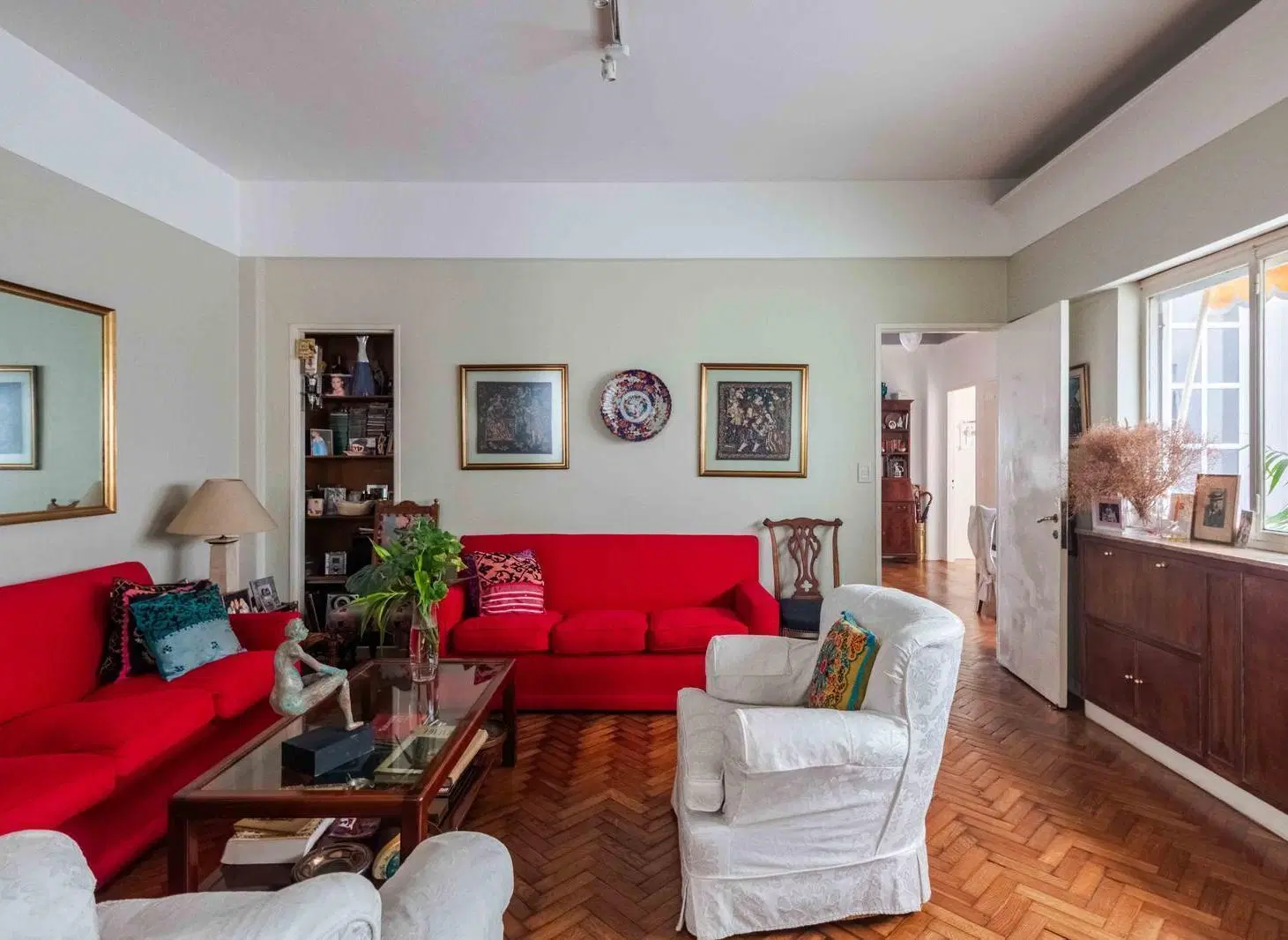 VENTA de departamento de 5 ambientes con dependencia en Recoleta. Cochera opcional! 2