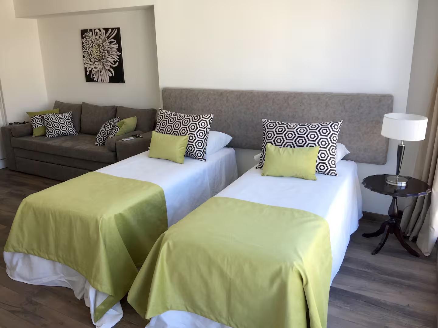 Foto de ALQUILER de excelente monoambiente en Torre Bellini Esmeralda - Full Amenities- Seguridad 24 HS., imagen 2