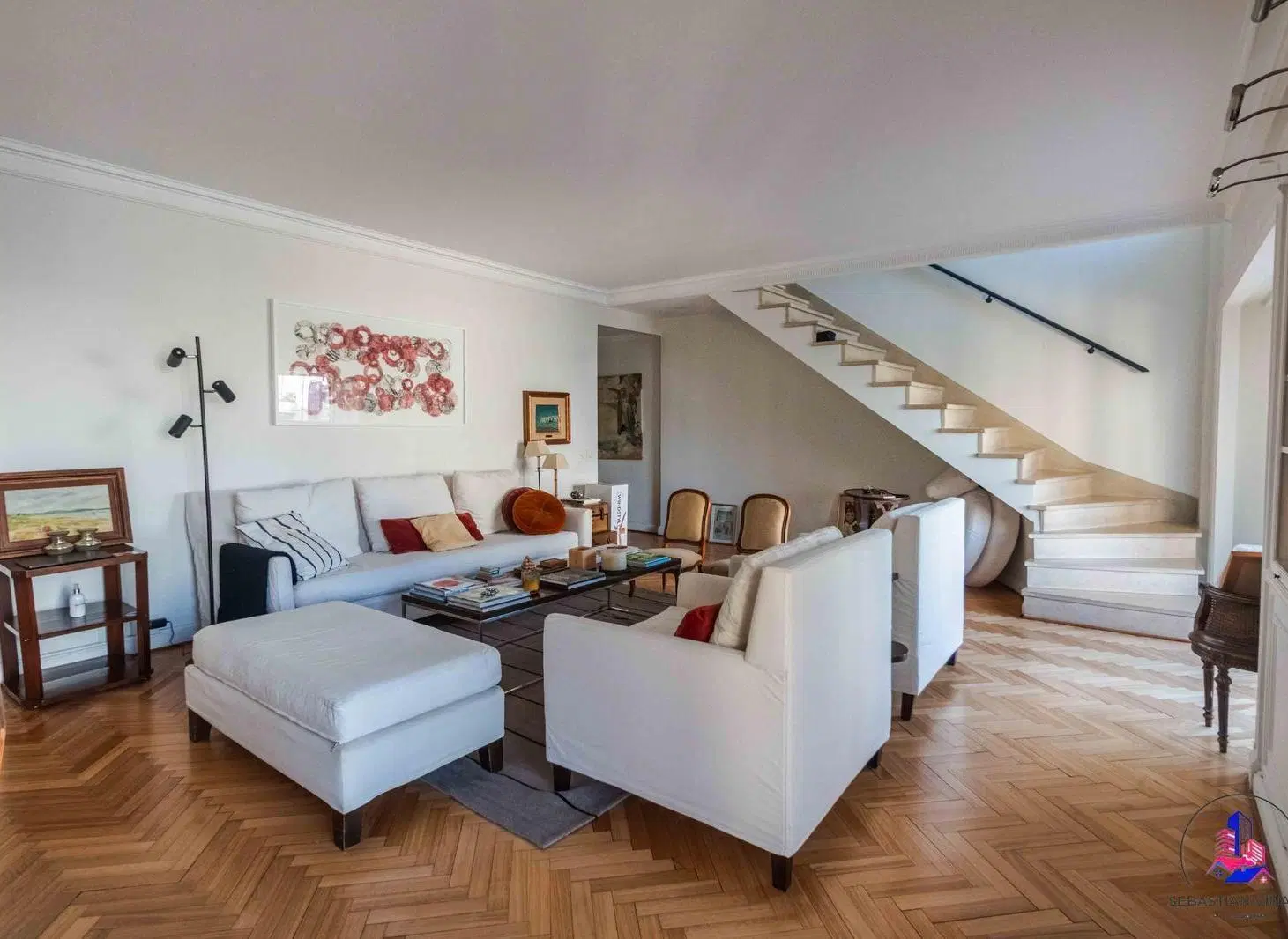 Venta de exclusivo dúplex con cochera y balcones en Recoleta. Seguridad. Muy luminoso. 5