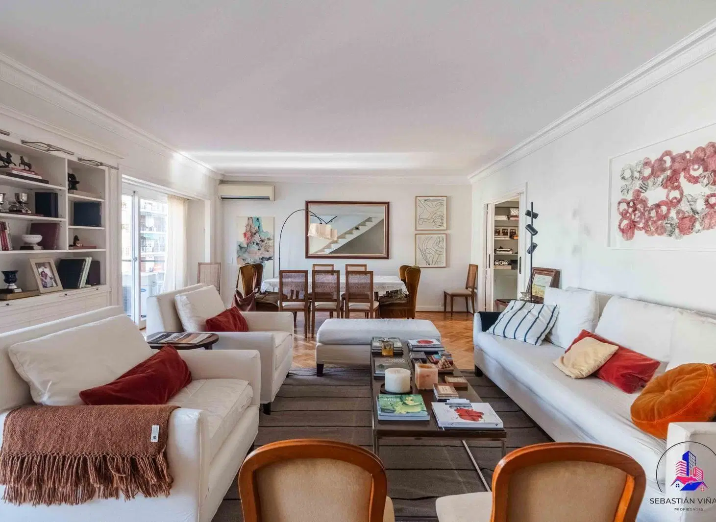 Venta de exclusivo dúplex con cochera y balcones en Recoleta. Seguridad. Muy luminoso. 2