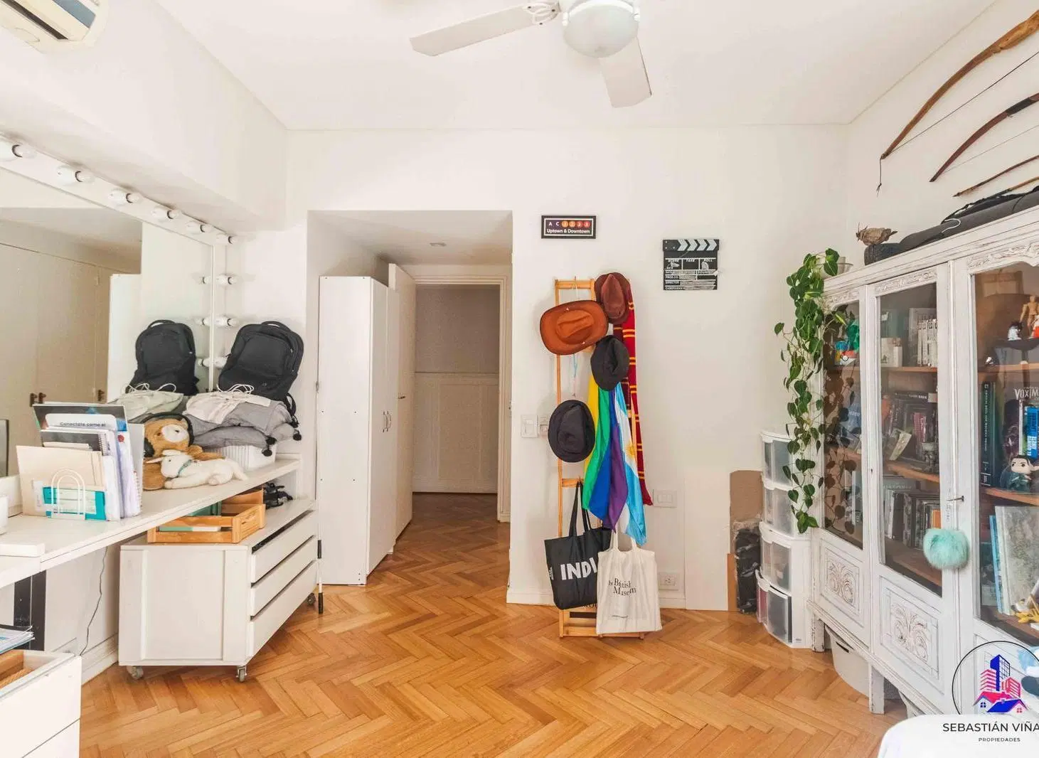 Venta de exclusivo dúplex con cochera y balcones en Recoleta. Seguridad. Muy luminoso. 1