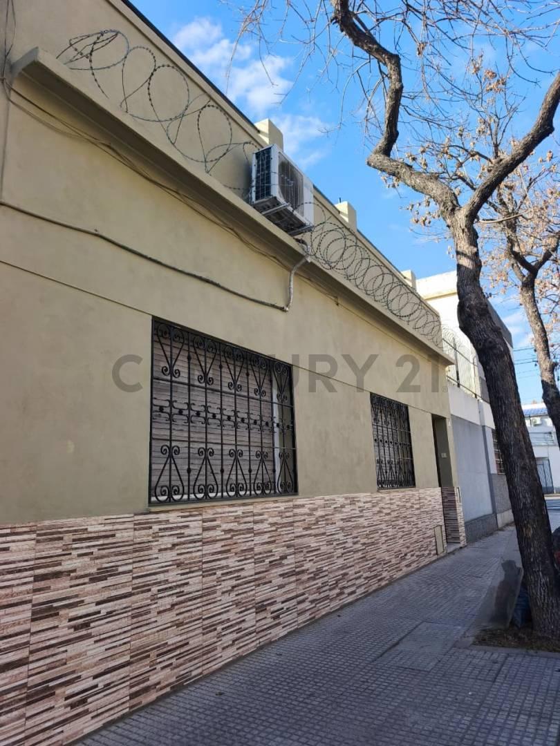 PH TIPO CASA EN ALQUILER DE 4 AMBIENTES EN BARRACAS
