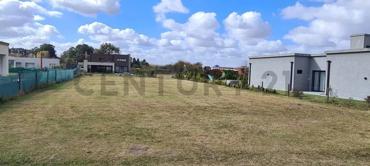 TERRENO EN VENTA EN BARRIO PRIVADO LAS CALANDRIAS CAMPANA 2
