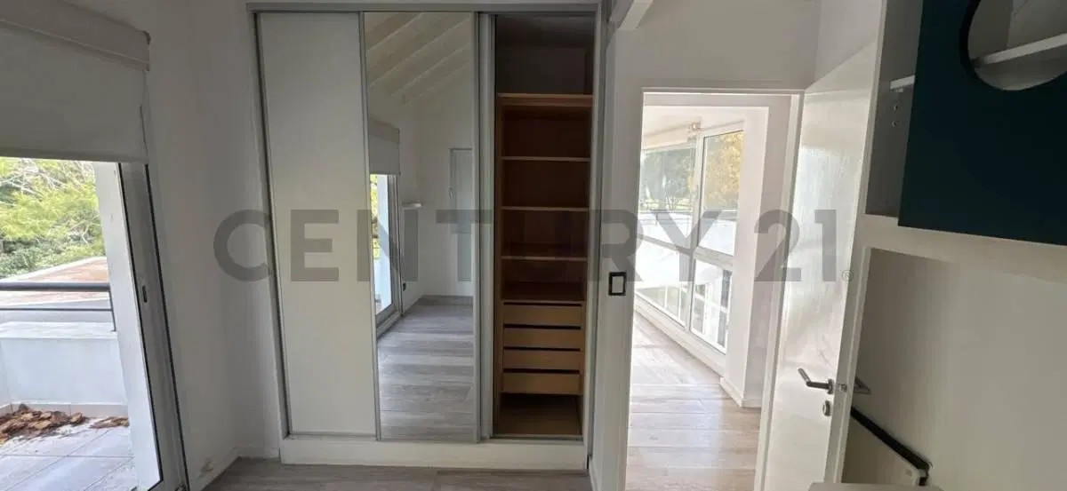 Casa en venta, 5 ambientes en Abril Club de Campo, Hudson, Buenos Aires. 5