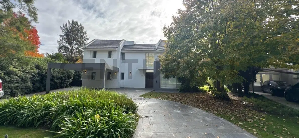 Casa en venta, 5 ambientes en Abril Club de Campo, Hudson, Buenos Aires. 3
