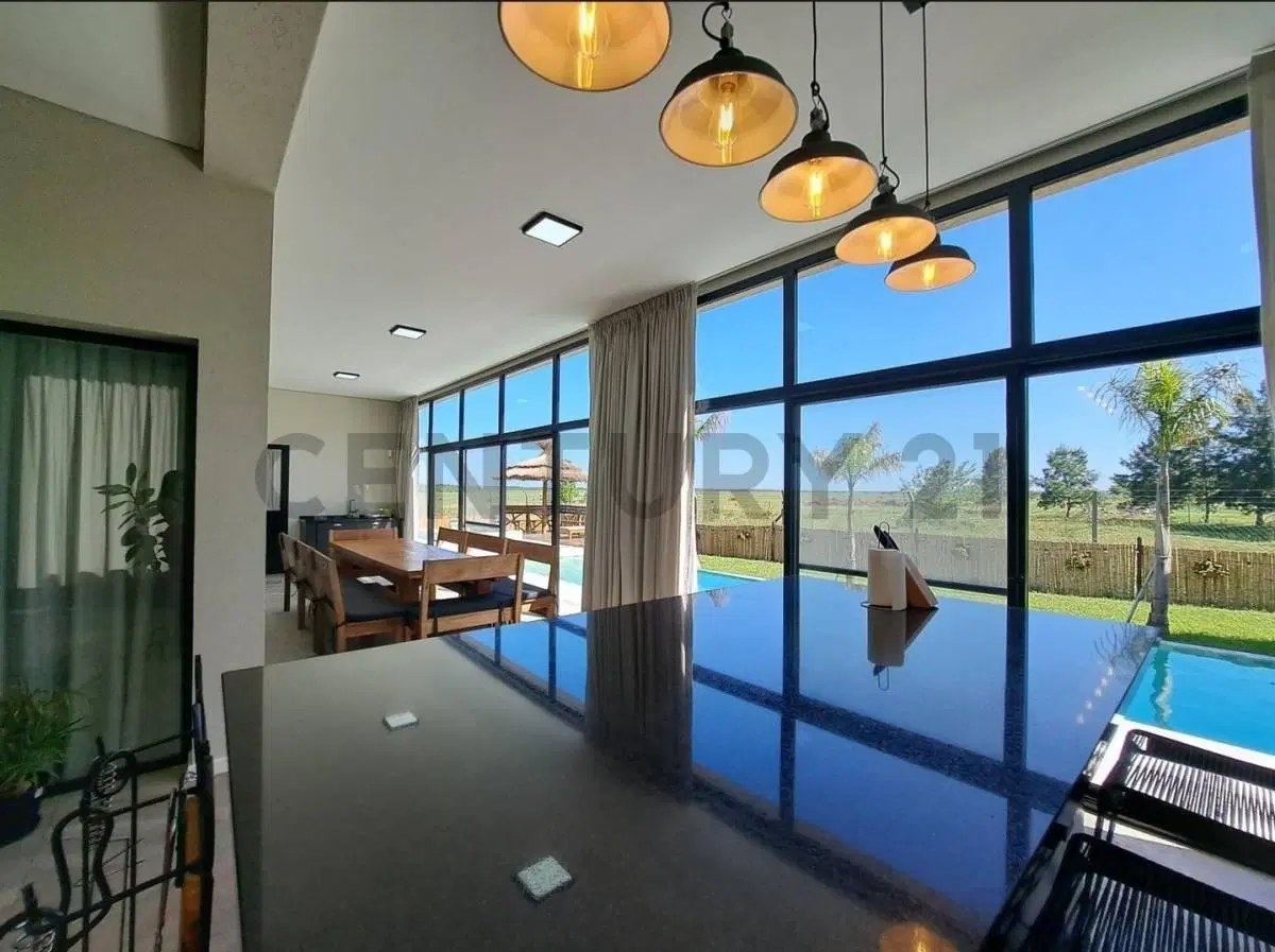 CASA COUNTRY VENTA 6 AMB. LAS CALANDRIAS CAMPANA 5